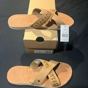 Uggs beige slippers, leather.